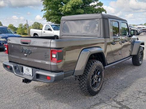 Certified 2025 Jeep Gladiator Sport AWD/4WD image 3
