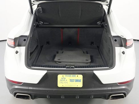 Used 2022 Porsche Cayenne Coupe w/ Premium Package image 10