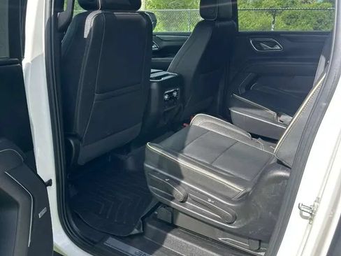 Used 2022 GMC Yukon XL SLT w/ SLT Luxury Package RWD image 10