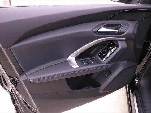 Certified 2025 Audi Q5 2.0T Premium w/ Convenience Package image 13