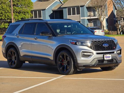 Used 2020 Ford Explorer ST w/ ST Street Pack image 3