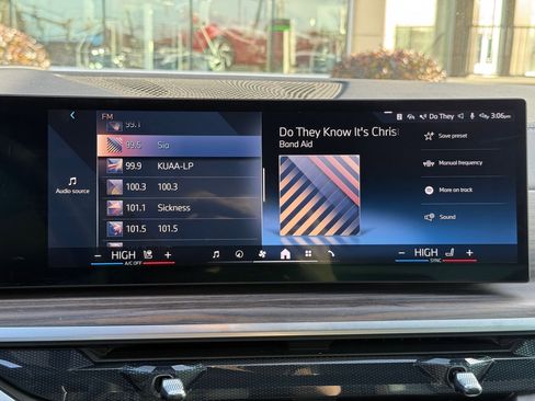 Used 2025 BMW X5 sDrive40i w/ Premium Package image 22