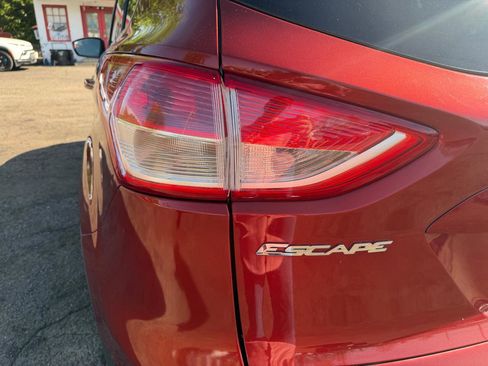 Used 2016 Ford Escape SE AWD/4WD image 13