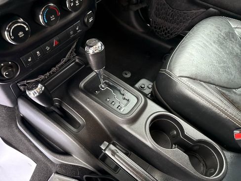 Used 2015 Jeep Wrangler Unlimited Sahara w/ Connectivity Group image 30