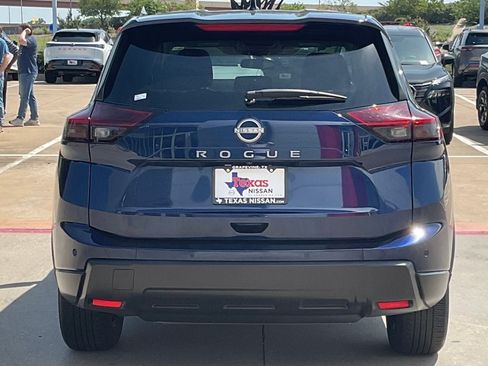 Used 2025 Nissan Rogue SV FWD image 4