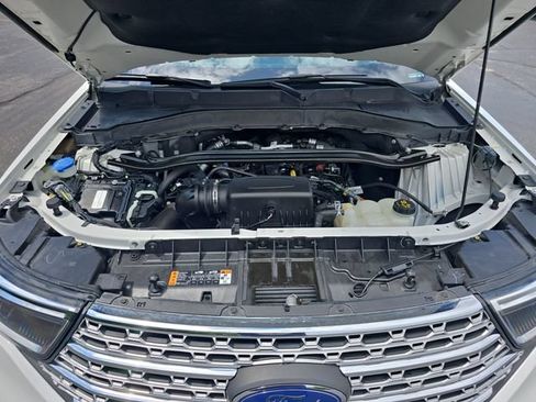 Used 2022 Ford Explorer Limited w/ Equipment Group 301A AWD/4WD image 32