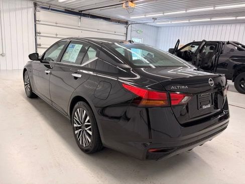 Used 2025 Nissan Altima 2.5 SV FWD image 4