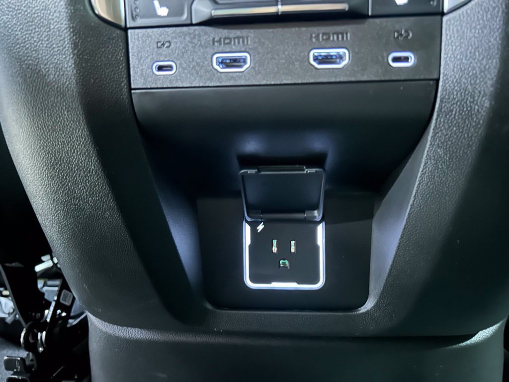New 2026 GMC Yukon Denali w/ Advanced Technology Package AWD/4WD image 42