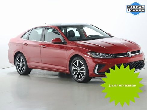 Certified 2025 Volkswagen Jetta SE image 9