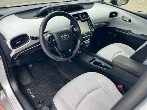 Used 2020 Toyota Prius LE AWD/4WD image 17