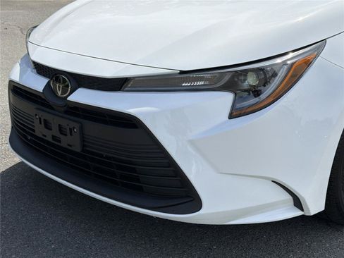 Used 2023 Toyota Corolla LE w/ Carpet Mat Package (TMS) FWD image 32