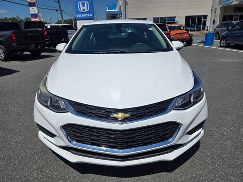 Used 2017 Chevrolet Cruze LS FWD image 10