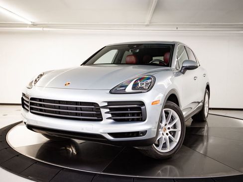 Used 2023 Porsche Cayenne image 1