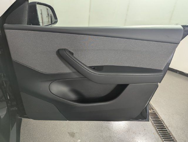 Used 2026 Tesla Model Y 2WD image 26