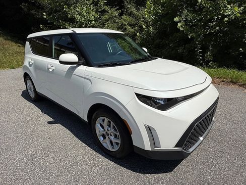 Used 2024 Kia Soul LX w/ LX Technology Package FWD image 4