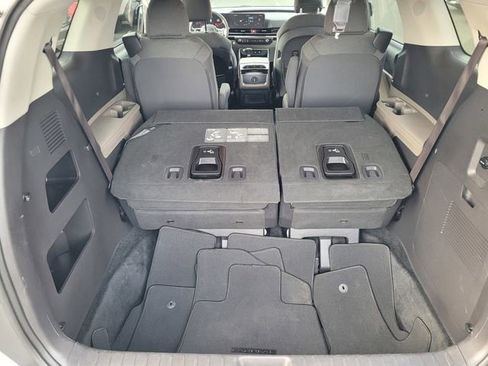 Used 2025 Kia Carnival LX FWD image 7