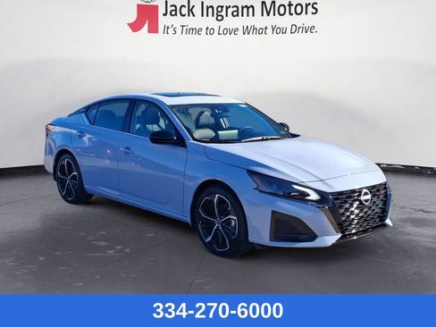 New 2025 Nissan Altima 2.5 SR w/ SR Premium Package image 7