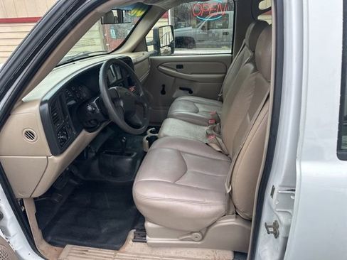 Used 2006 Chevrolet Silverado 2500 W/T w/ Skid Plate Package image 2