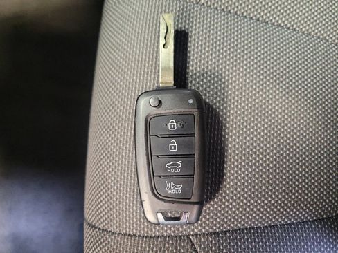 Used 2021 Hyundai Elantra SE FWD image 32