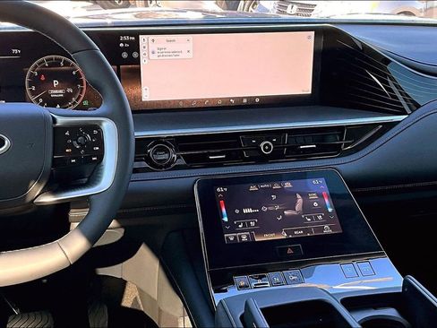 Certified 2025 INFINITI QX80 Luxe image 8