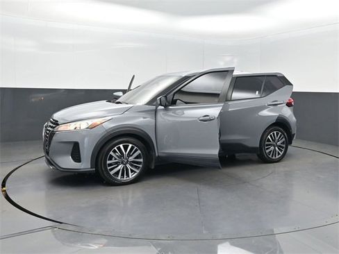 Used 2023 Nissan Kicks SV image 32