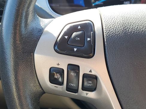 Used 2013 Ford Taurus SEL image 9