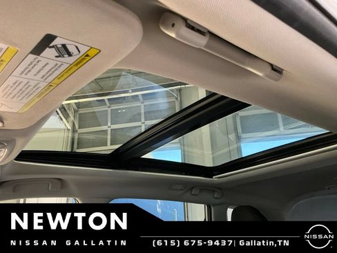 Used 2019 Nissan Rogue SV w/ Sun & Sound Touring Package FWD image 7
