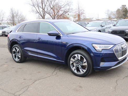 Used 2022 Audi e-tron Premium image 3
