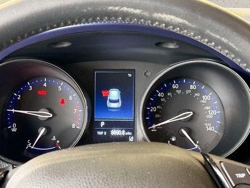 Used 2021 Toyota C-HR XLE image 12