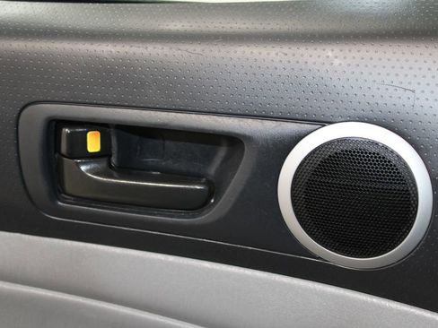 Used 2014 Toyota Tacoma Base image 40