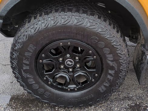 Used 2022 Ford Bronco Wildtrak image 14