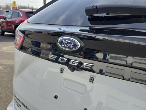 Certified 2023 Ford Edge Titanium AWD/4WD image 7