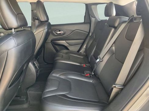 Used 2021 Jeep Cherokee Latitude Lux w/ Comfort/Convenience Group FWD image 28