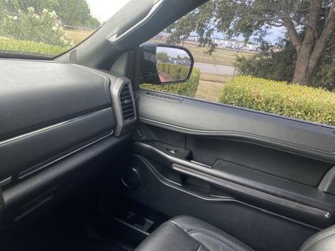 Used 2019 Ford Expedition XLT w/ Equipment Group 202A AWD/4WD image 20