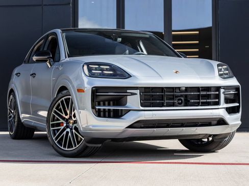 Certified 2025 Porsche Cayenne S AWD/4WD image 6
