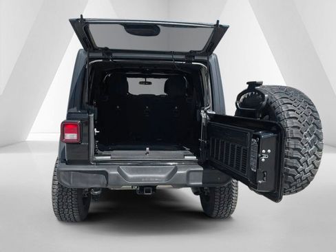 Used 2018 Jeep Wrangler Unlimited Sport S AWD/4WD image 7
