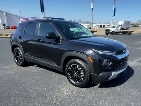 Used 2023 Chevrolet TrailBlazer LT w/ Convenience Package image 2