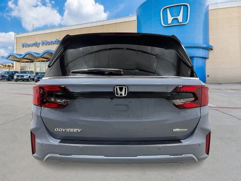New 2026 Honda Odyssey Touring image 4