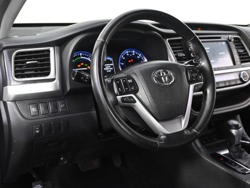 Used 2017 Toyota Highlander XLE AWD/4WD image 11