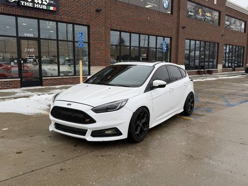 Used 2016 Ford Focus ST w/ Equipment Group 401A image 2