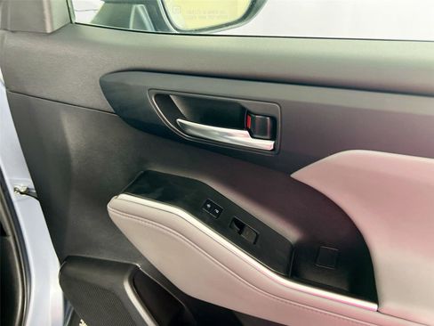 Used 2022 Toyota Highlander XLE image 29