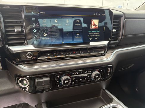 Used 2024 Chevrolet Silverado 1500 LTZ AWD/4WD image 17