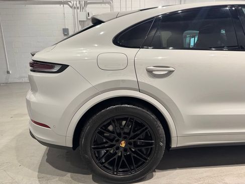 Used 2024 Porsche Cayenne Coupe w/ Premium Package Plus AWD/4WD image 8