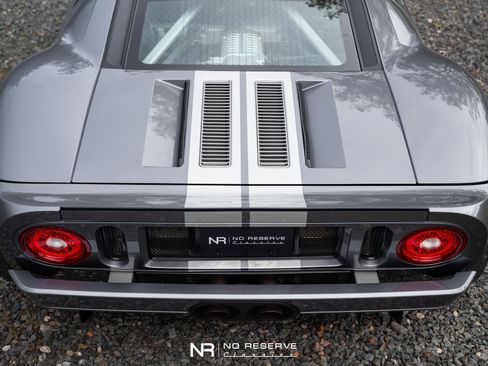 Used 2006 Ford GT image 40