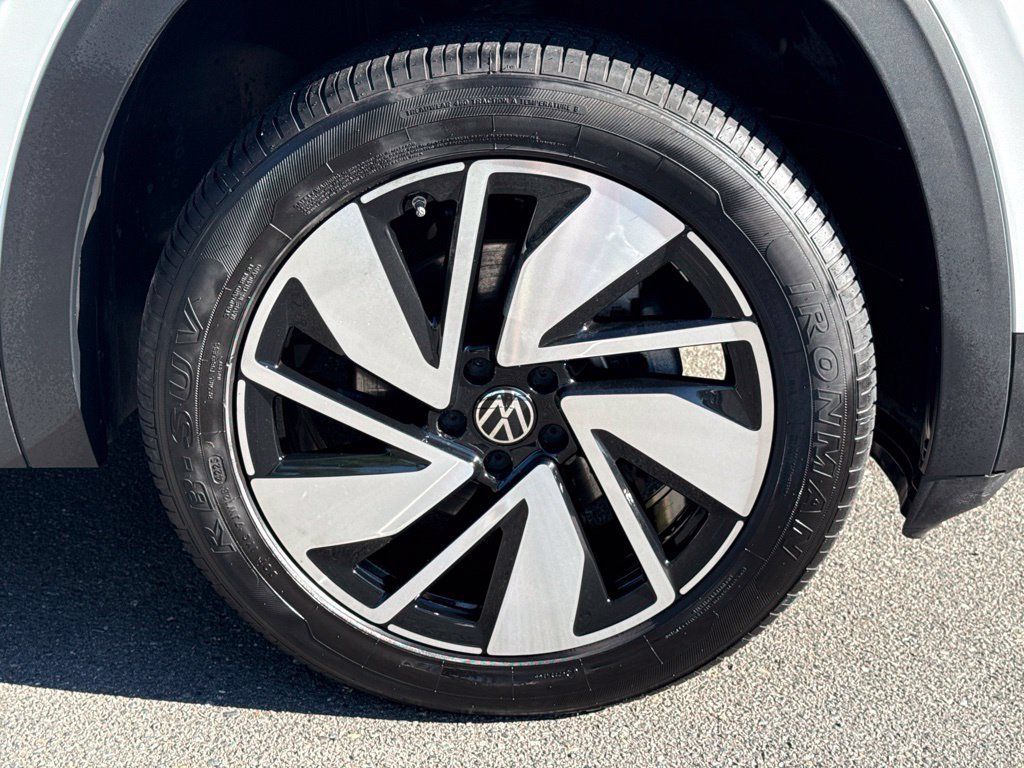 Used 2025 Volkswagen Atlas SE FWD image 10