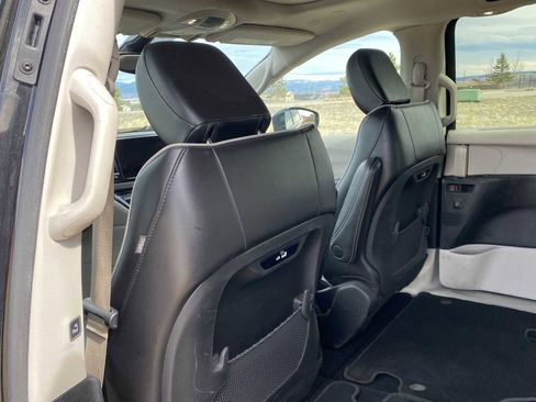 Certified 2023 Chrysler Pacifica Touring-L FWD image 31