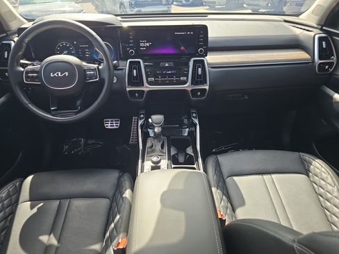 Certified 2023 Kia Sorento SX Prestige AWD/4WD image 13