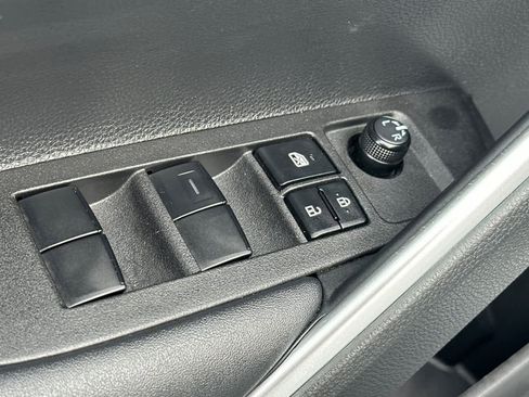 Certified 2022 Toyota Corolla Cross LE image 13