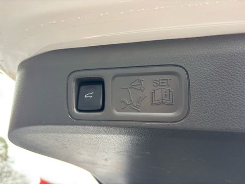 Used 2019 Ford Expedition XLT w/ Equipment Group 202A image 11