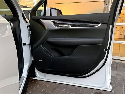 Used 2023 Cadillac XT6 Premium Luxury image 24